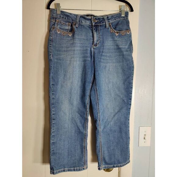 Earl Jeans Denim - Earl embroidered light wash capri jeans, women size 10